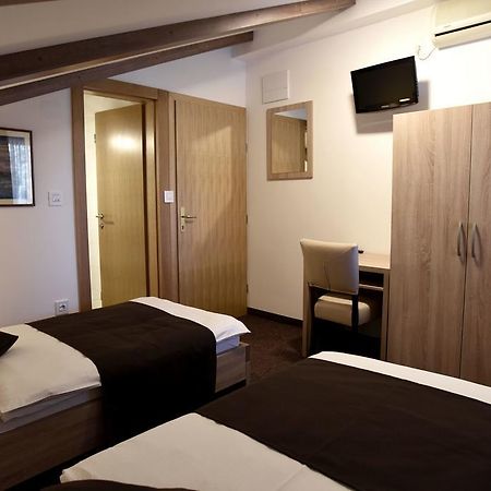 Rooms Barba Niko Near Zagreb Airport เวลิคาโกริตซา ภายนอก รูปภาพ